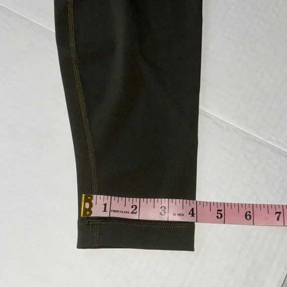 *LIKE NEW* Lululemon 28” Dark Olive Size 8 High-Rise Leggings - Picture 6 of 12